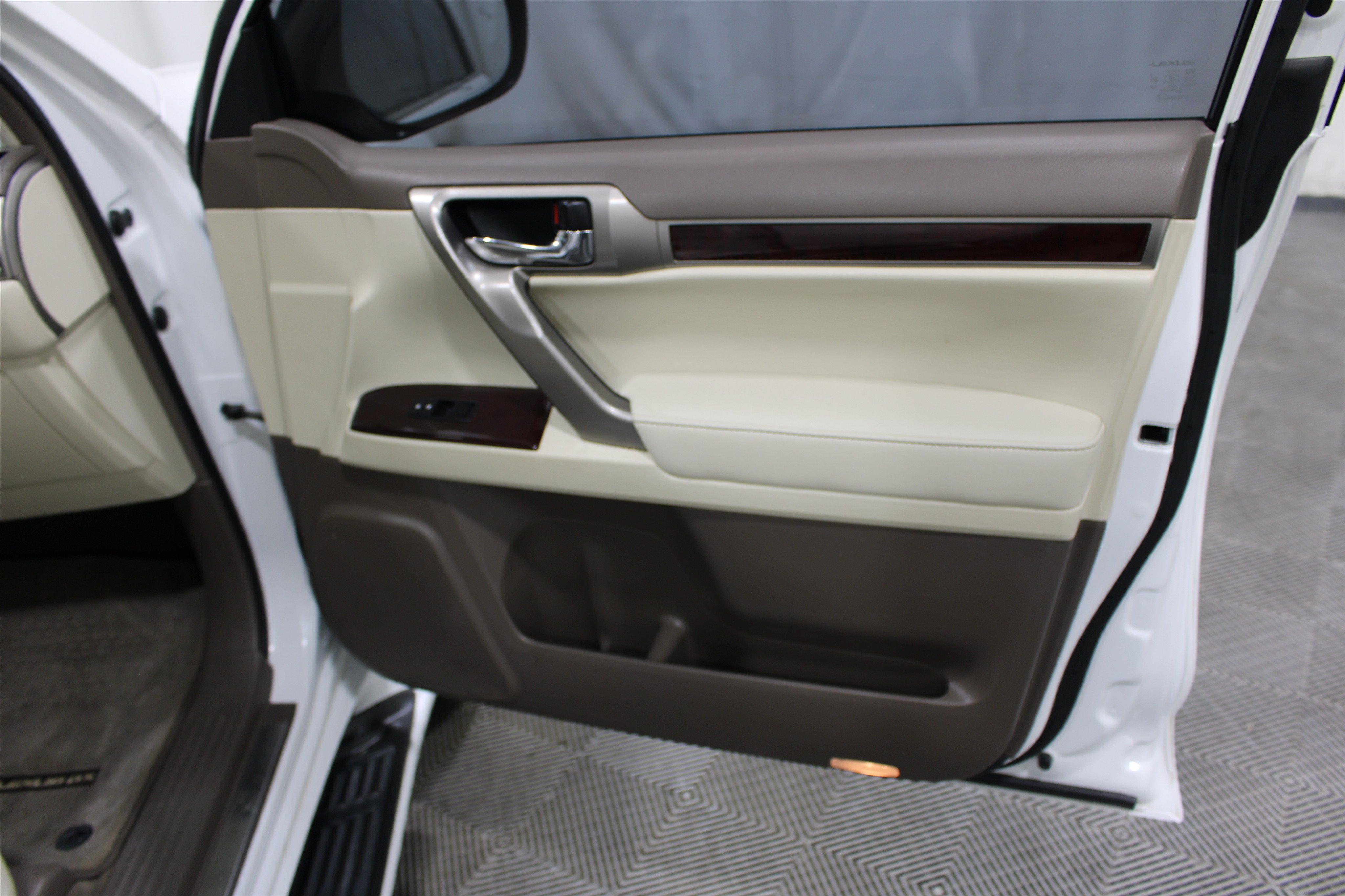 Used 2017 Lexus GX 460 Premium AWD/4WD image 29