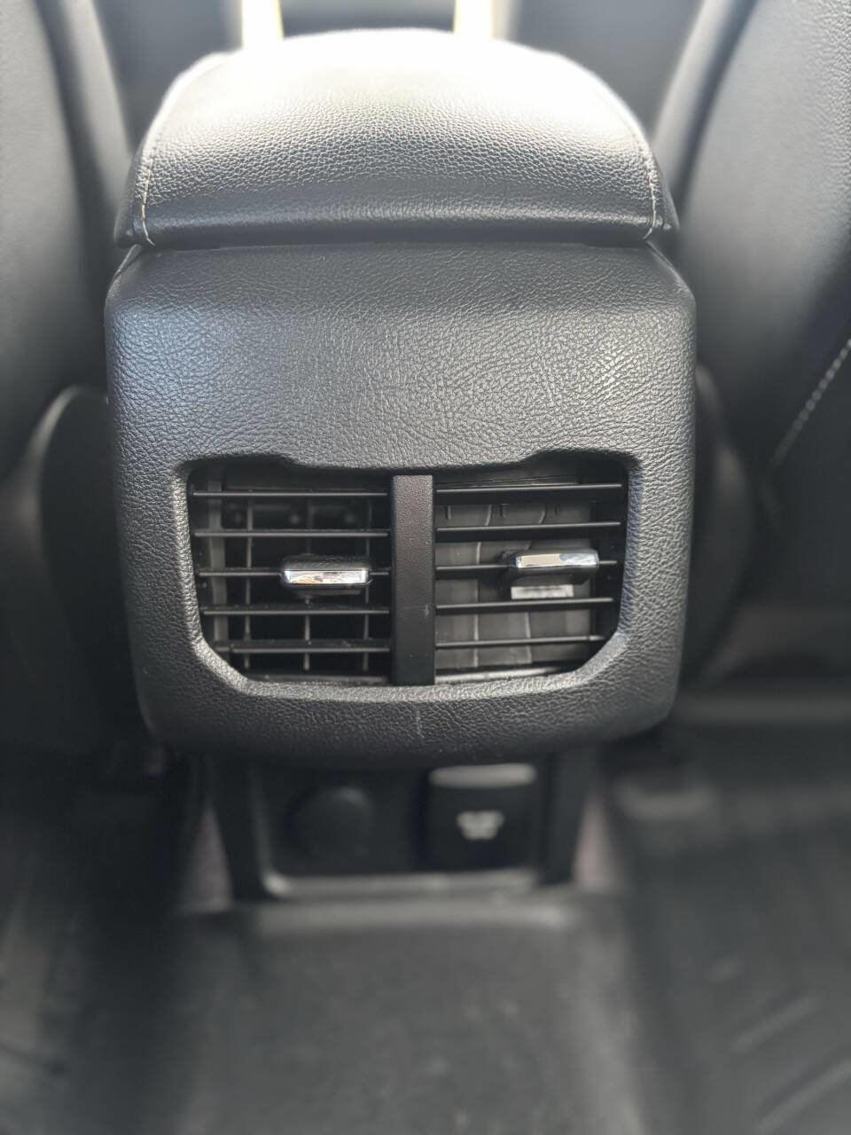 Used 2017 Ford Fusion SE w/ Fusion SE Technology Package image 18