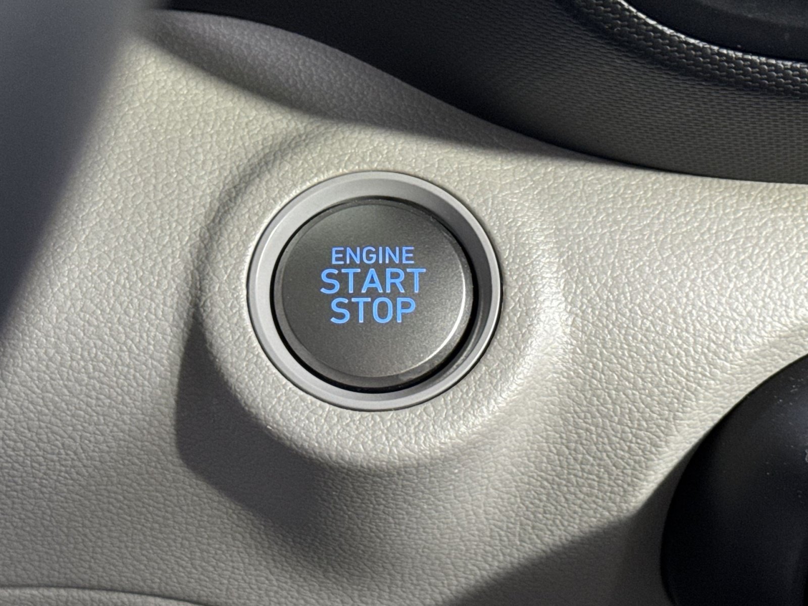 Used 2025 Hyundai Venue SEL FWD image 43