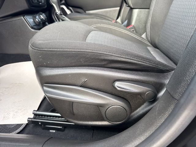 Used 2021 Jeep Renegade Latitude w/ Luxury Group II image 11