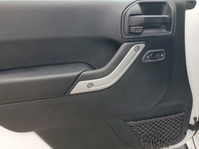 Certified 2017 Jeep Wrangler Unlimited Sahara w/ Connectivity Group image 19