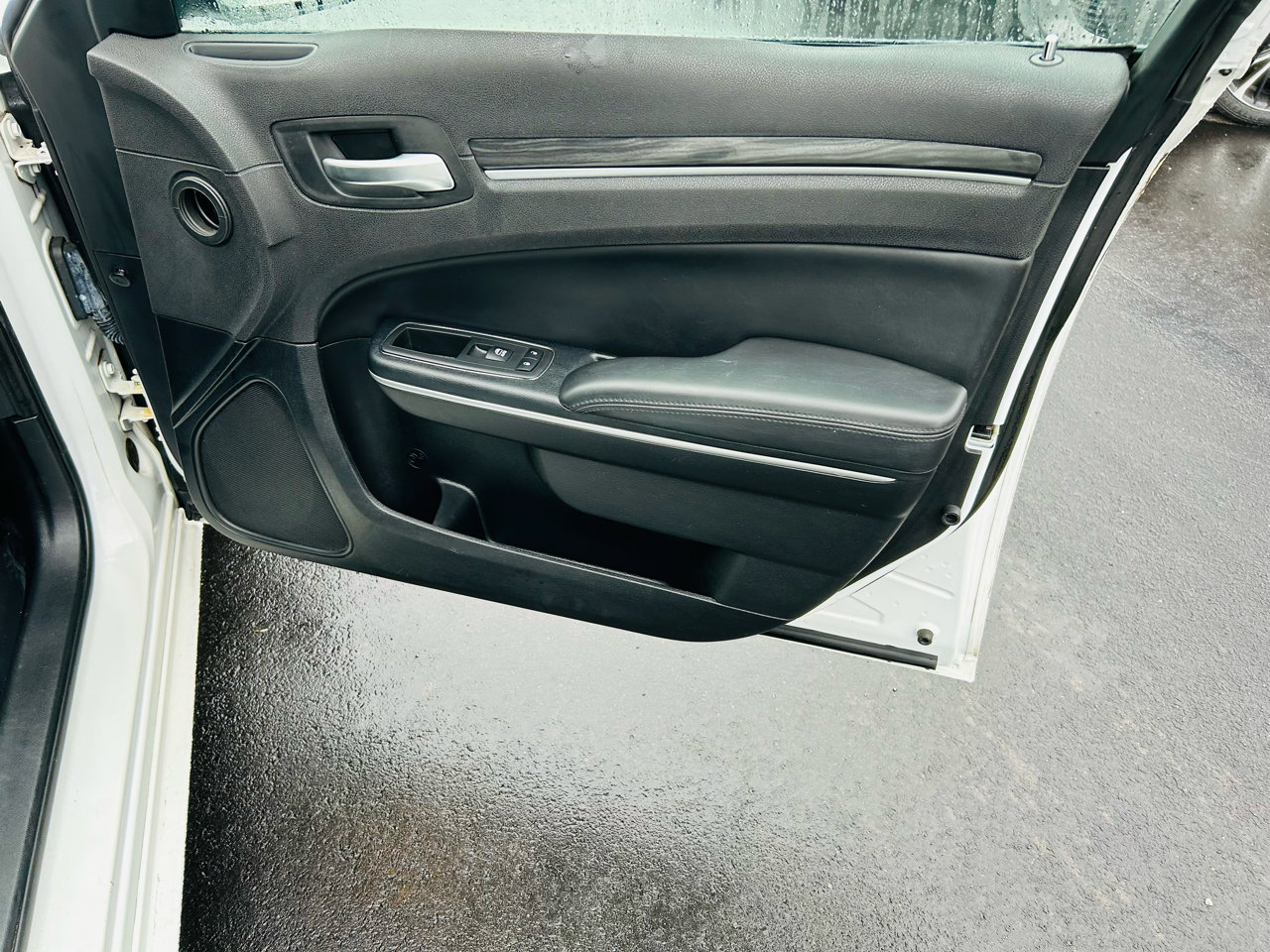 Used 2018 Chrysler 300 Touring w/ Sport Appearance Package image 28