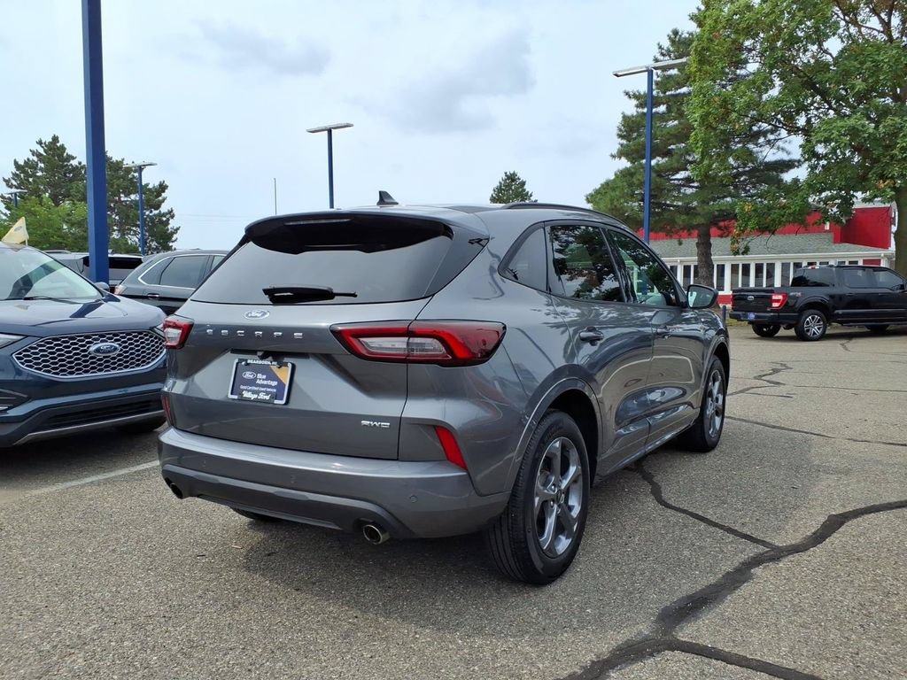 Certified 2024 Ford Escape ST-Line w/ Tech Pack #1 AWD/4WD image 6