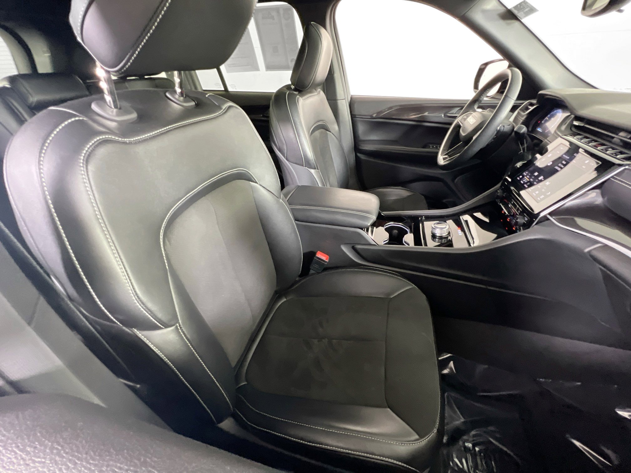 Used 2023 Jeep Grand Cherokee Altitude image 27