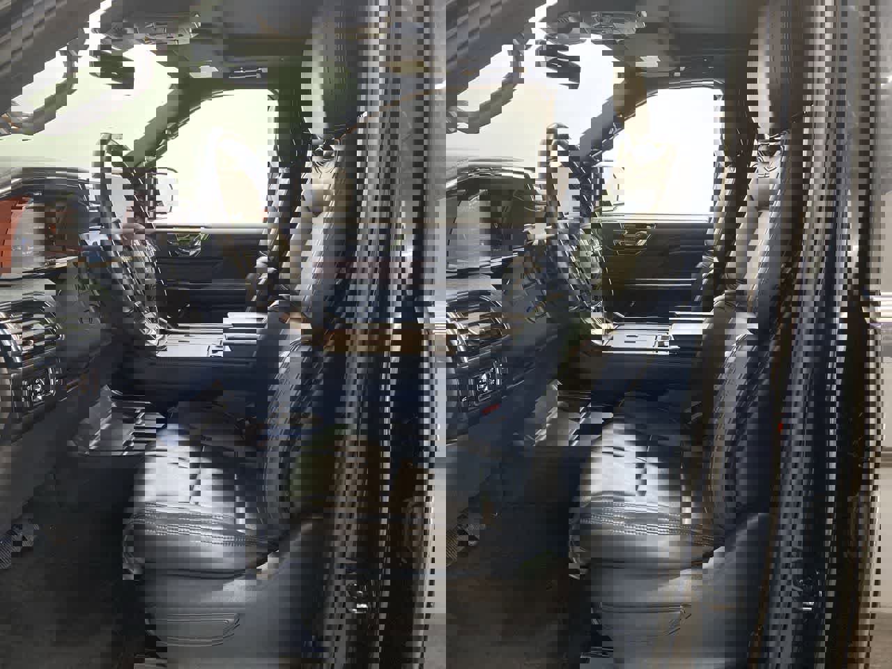 Used 2024 Lincoln Navigator L Premiere image 13