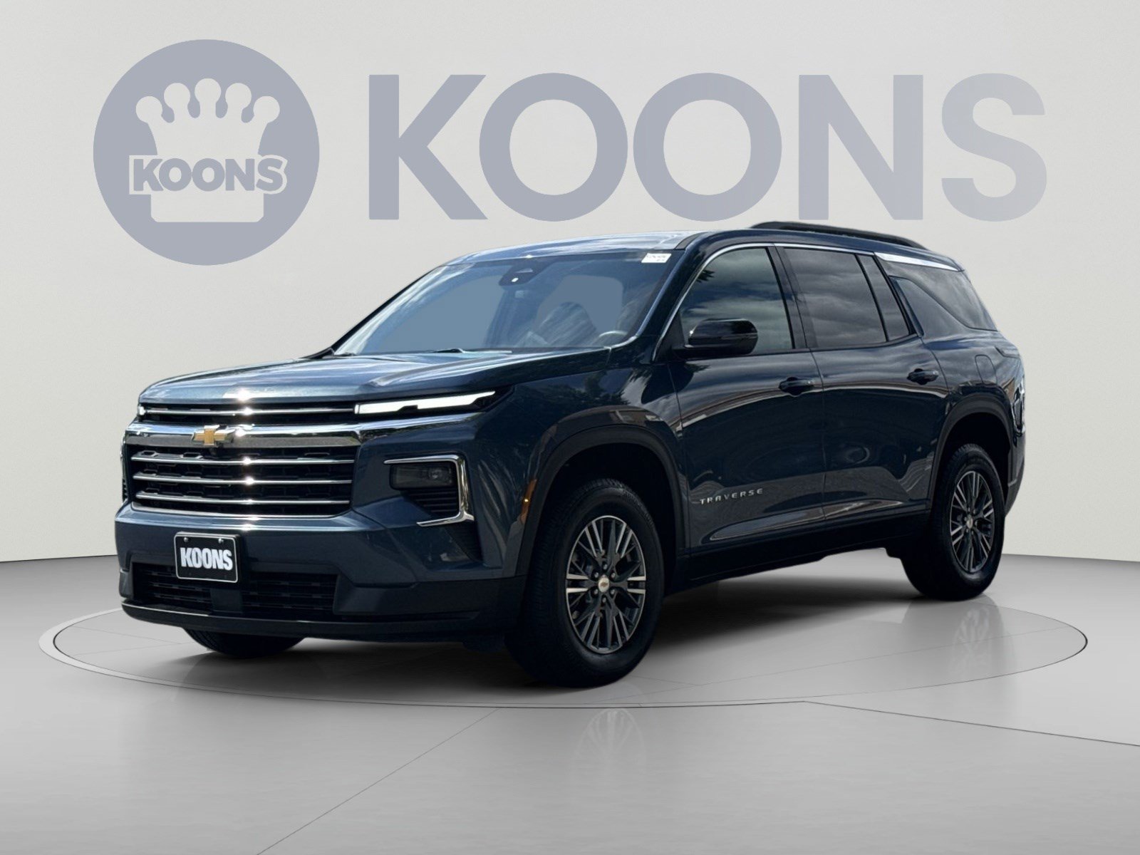 Used 2025 Chevrolet Traverse LT