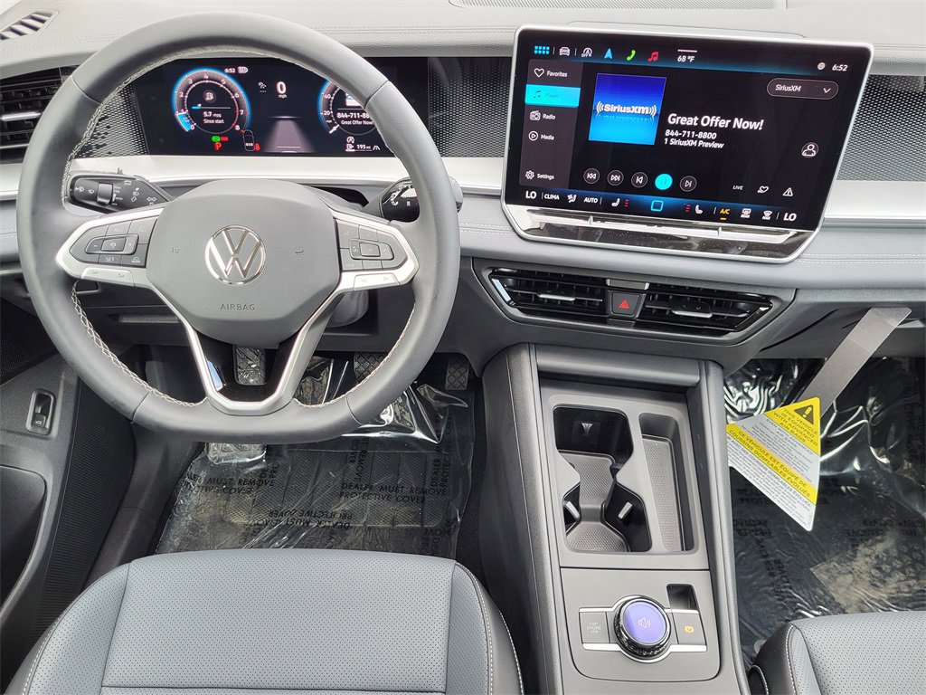 New 2025 Volkswagen Tiguan SE image 2