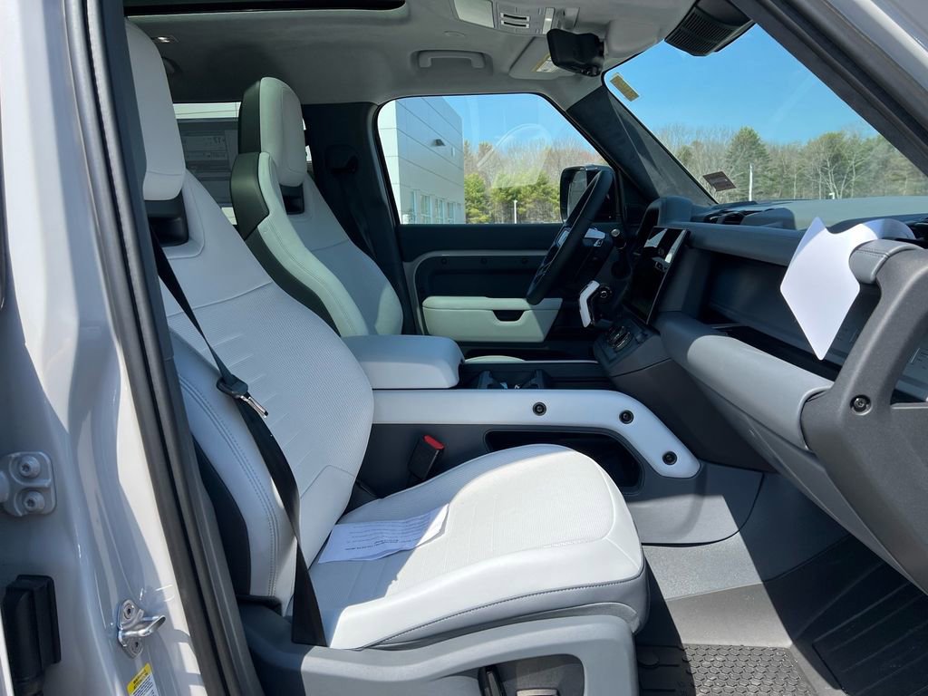New 2026 Land Rover Defender 110 AWD/4WD image 27