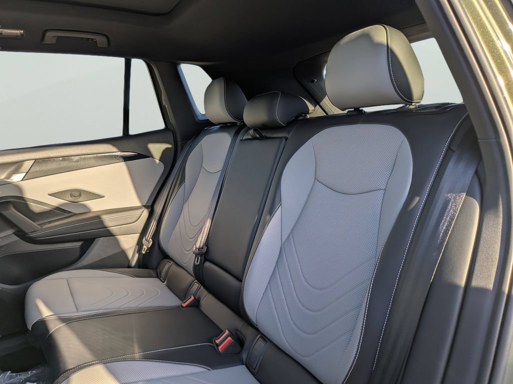 New 2026 Volkswagen Tiguan SE R-Line FWD image 14