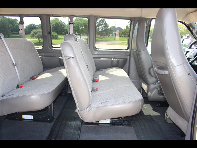 Used 2025 Chevrolet Express 3500 LT w/ LT Preferred Equipment Group RWD image 18