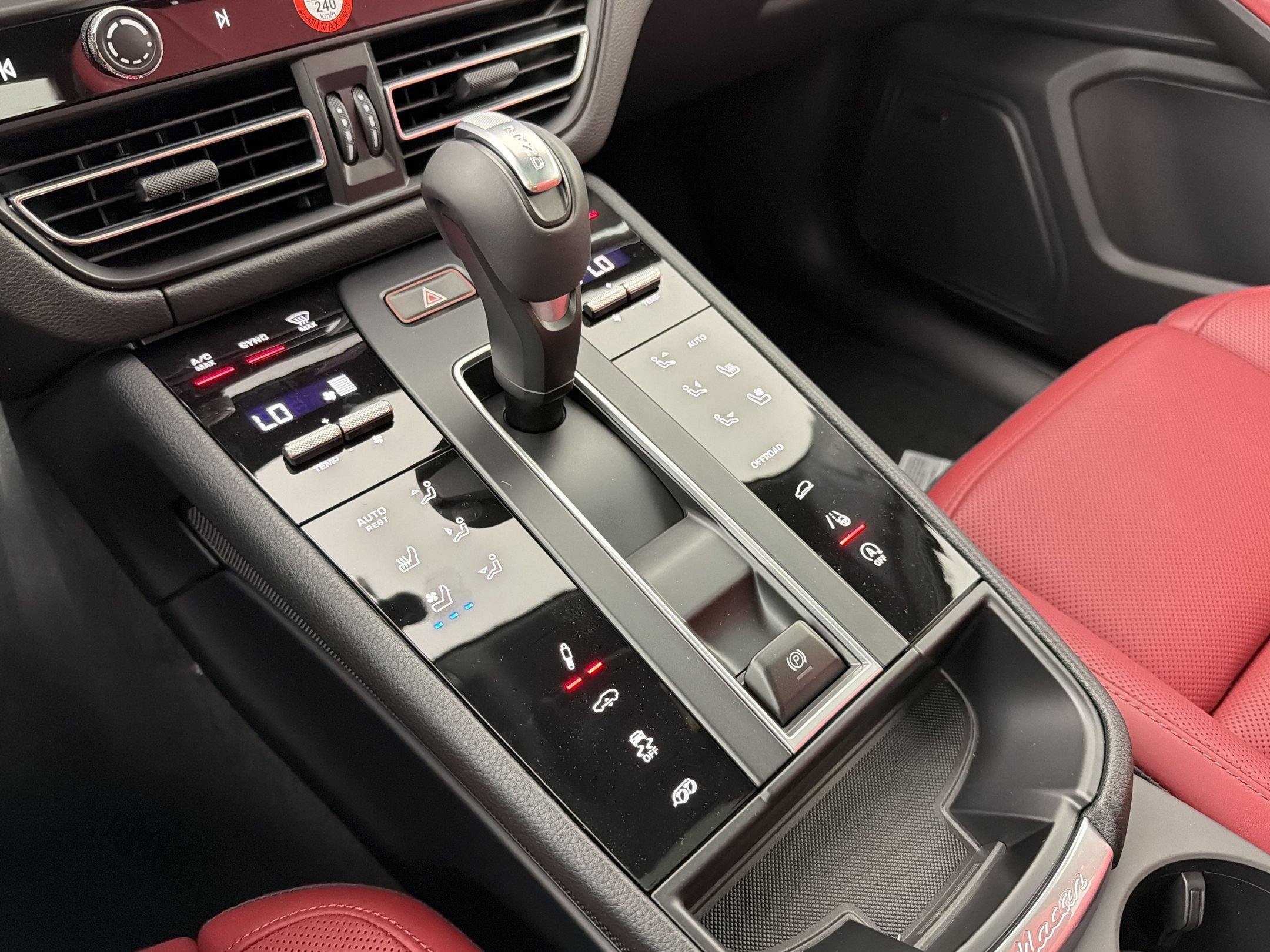New 2026 Porsche Macan AWD/4WD image 18