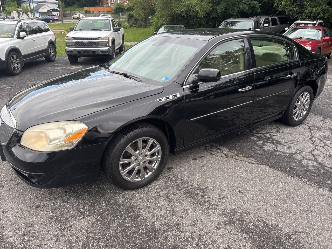 Used 2011 Buick Lucerne CXL FWD image 1