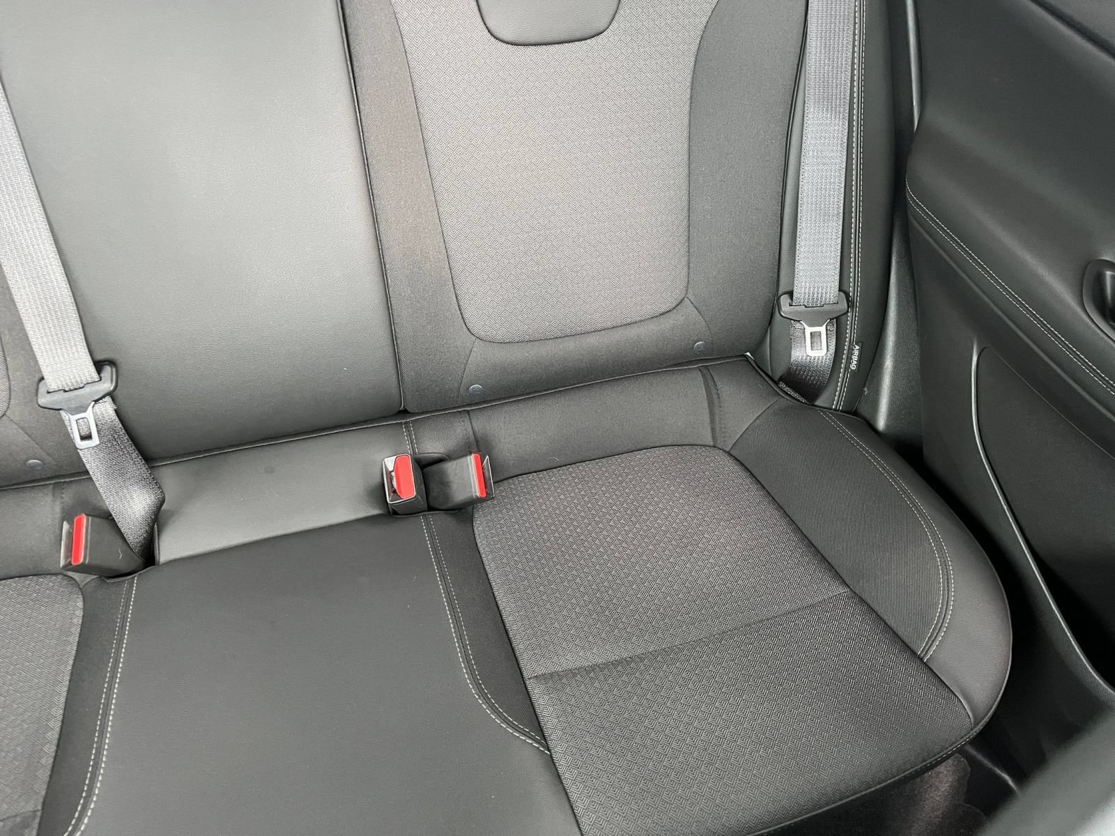 Used 2025 Buick Encore GX Preferred AWD/4WD image 37