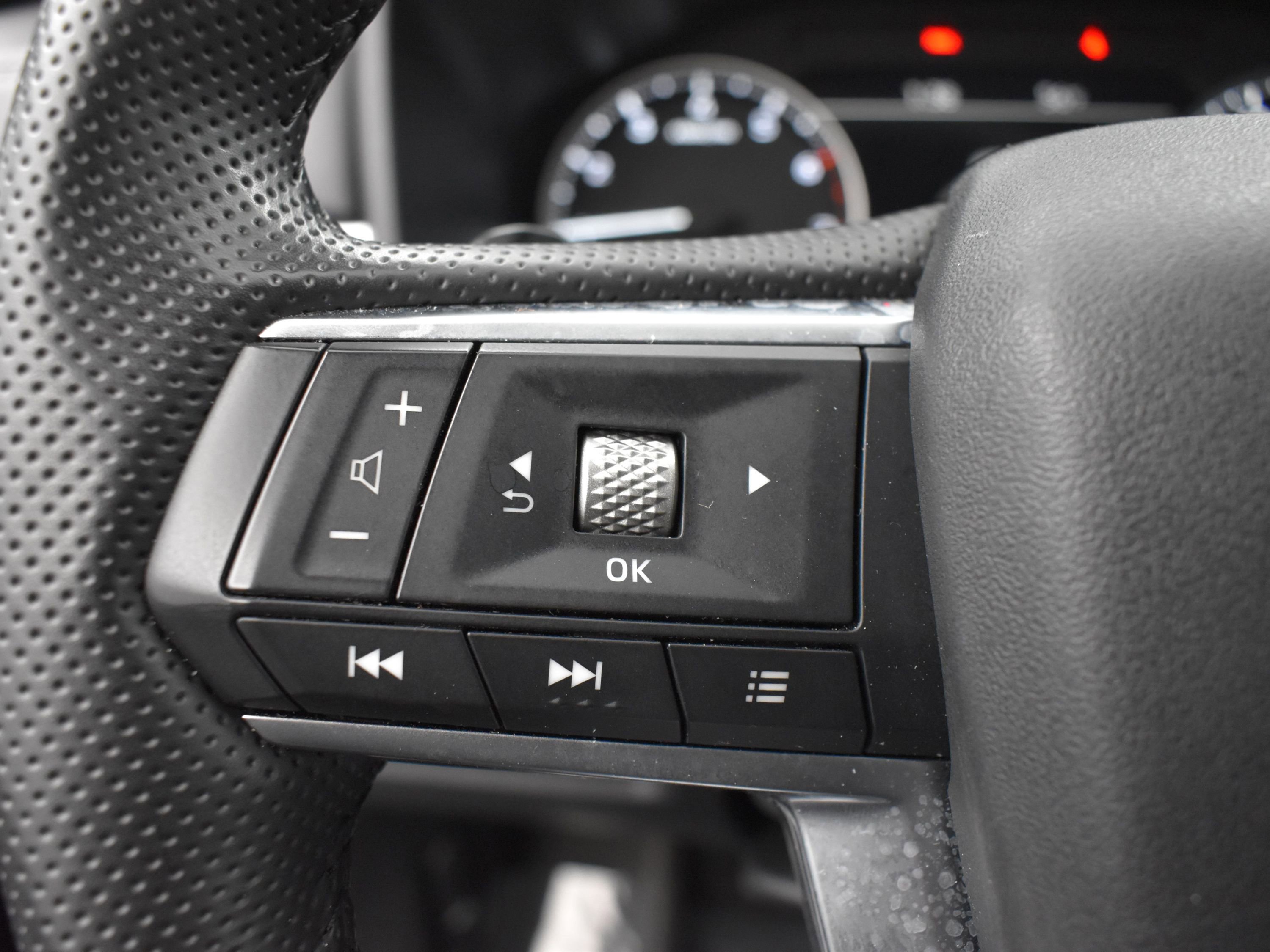 Used 2025 Mitsubishi Outlander AWD image 9