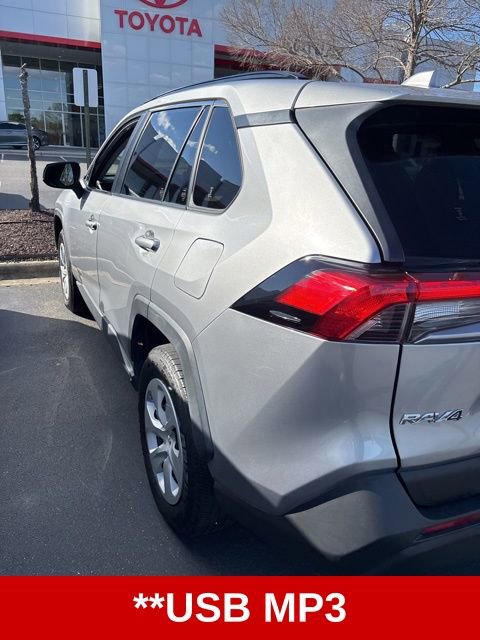 Used 2019 Toyota RAV4 LE image 7