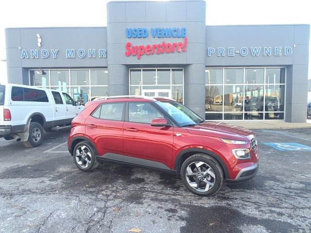 Used 2024 Hyundai Venue SEL image 1