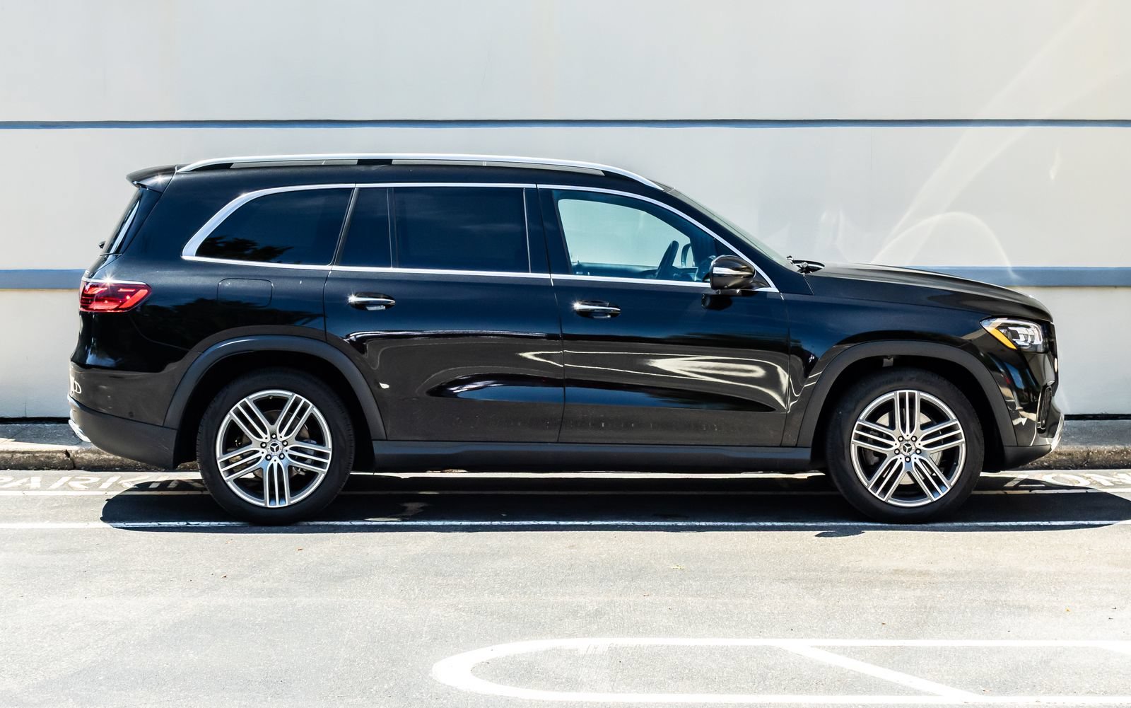 Used 2024 Mercedes-Benz GLS 450 4MATIC image 9