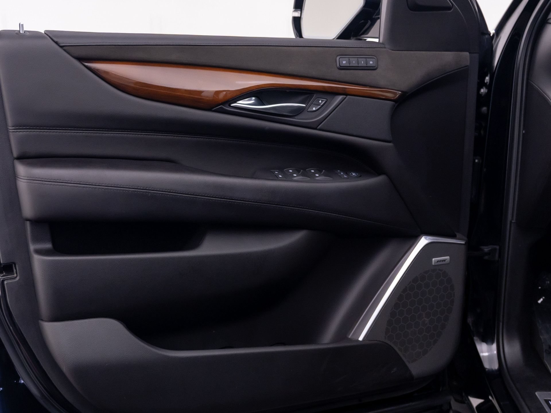 Used 2019 Cadillac Escalade Luxury AWD/4WD image 9