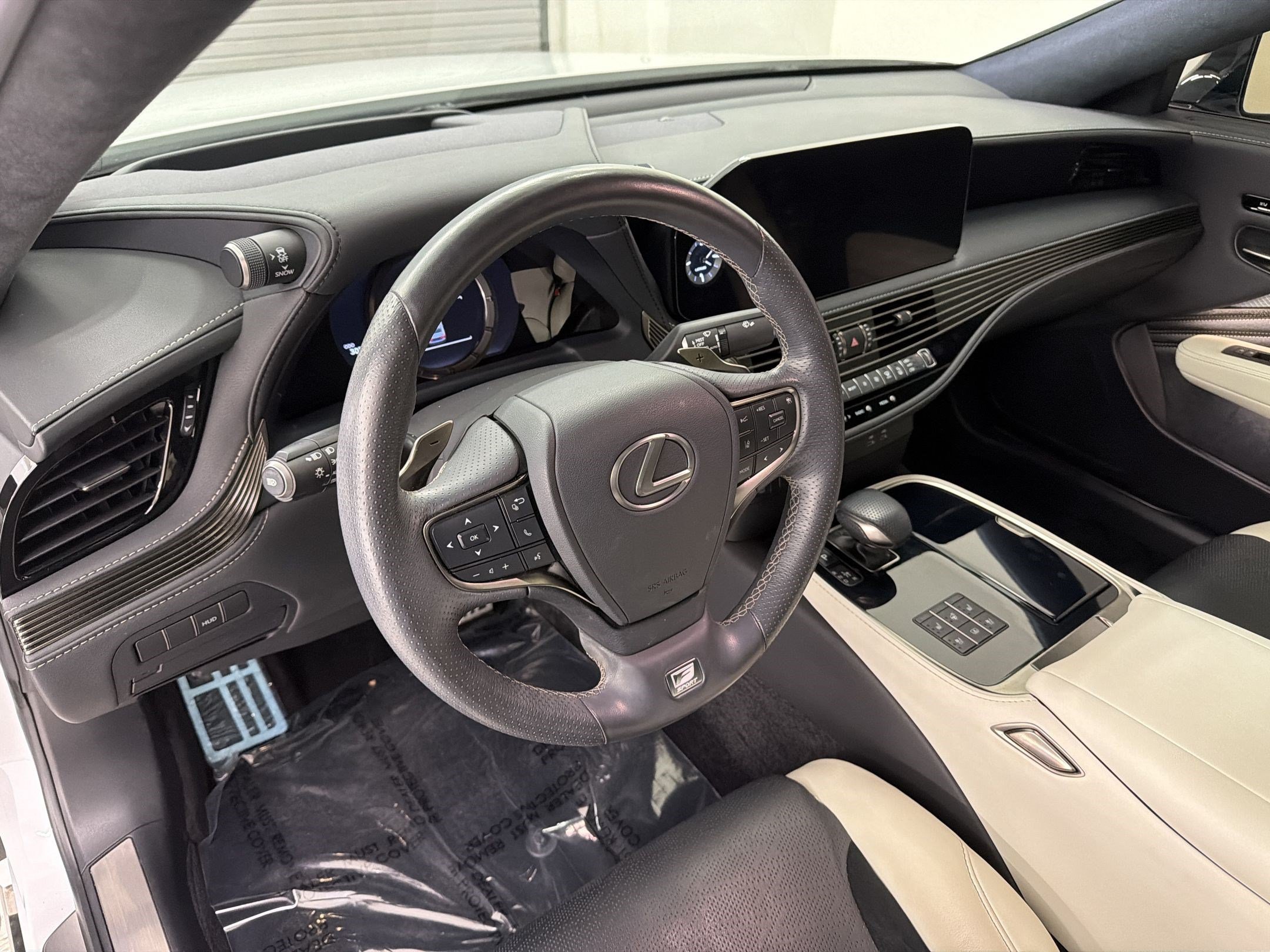 Used 2023 Lexus LS 500 F Sport w/ Accessory Package (Z1) AWD/4WD image 4