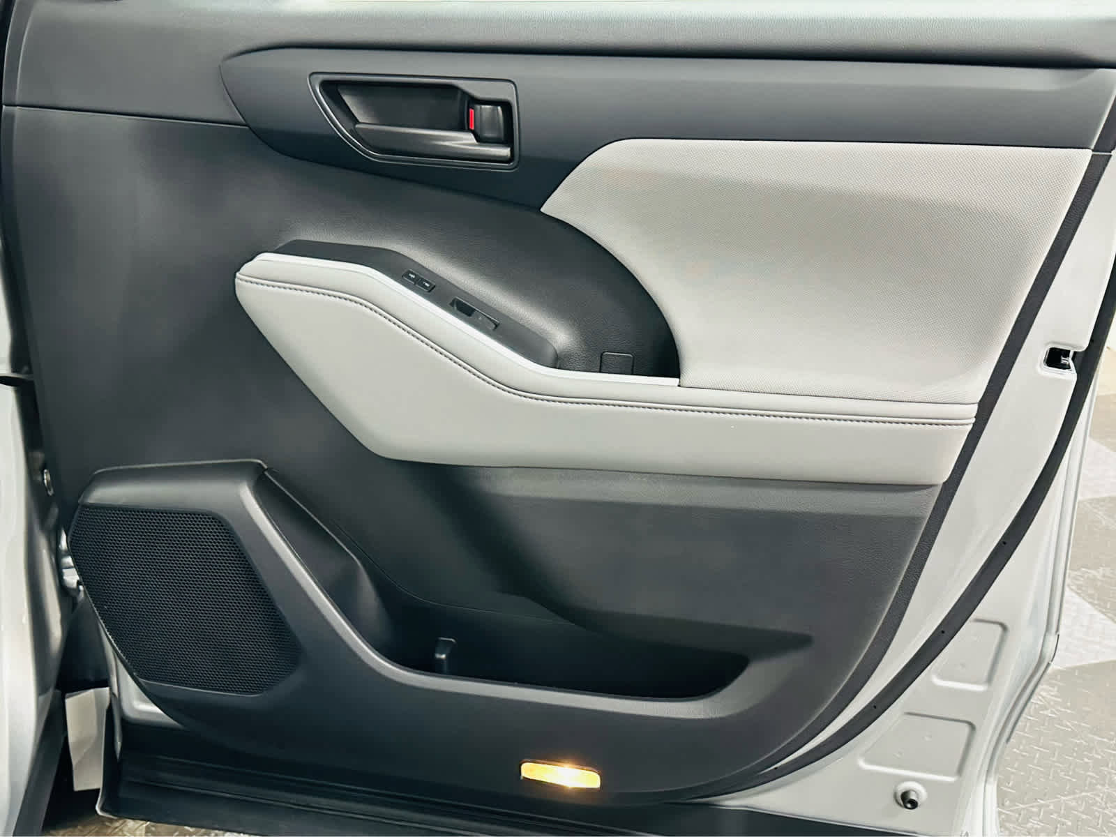 Certified 2023 Toyota Highlander LE image 23