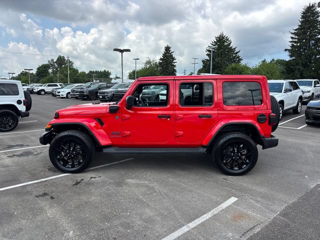 Used 2025 Jeep Wrangler Unlimited Sahara AWD/4WD image 3