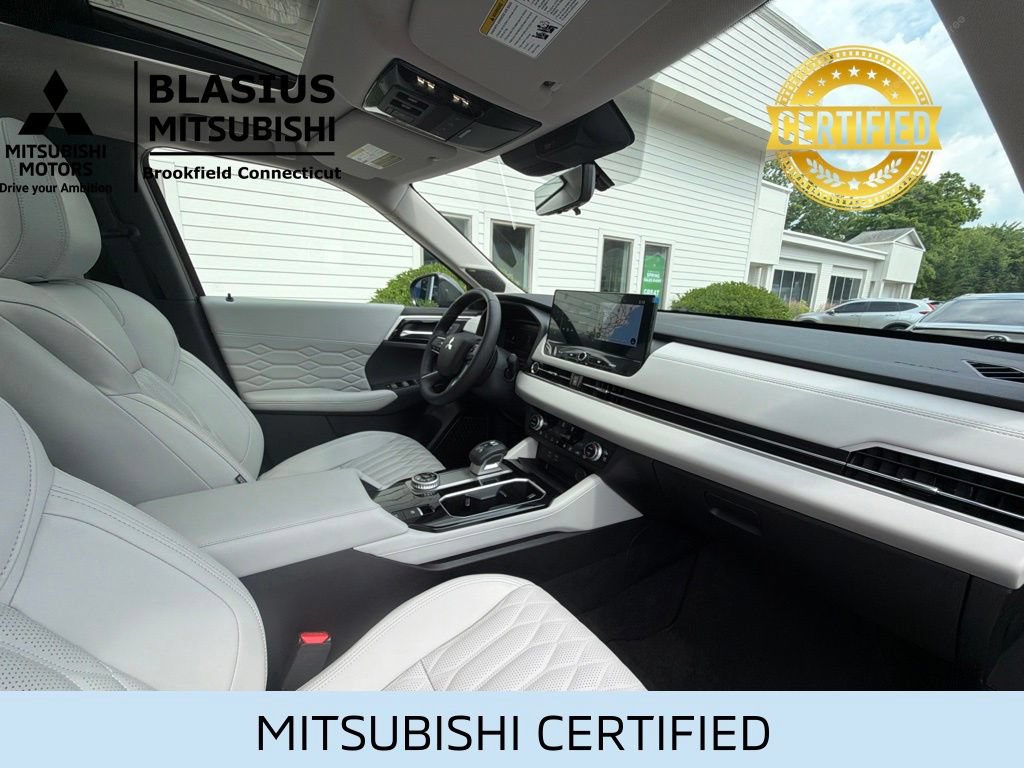 Used 2025 Mitsubishi Outlander AWD image 43