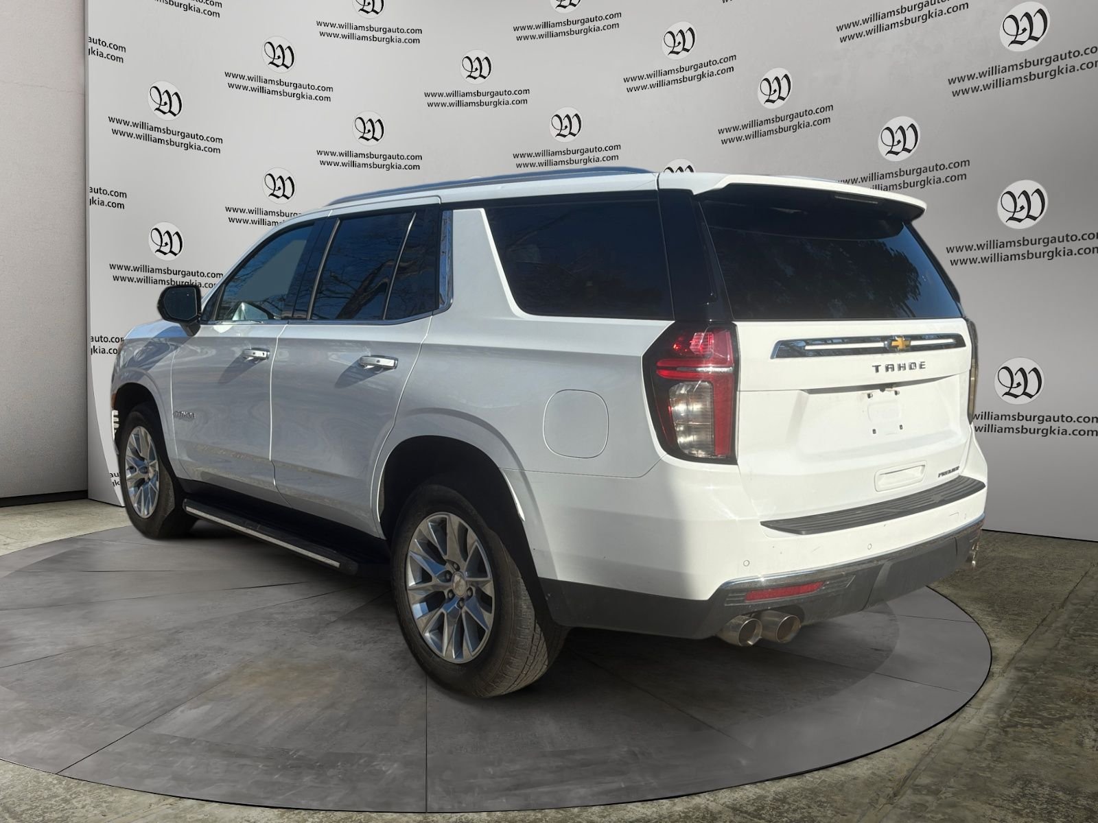 Used 2024 Chevrolet Tahoe Premier AWD/4WD image 3