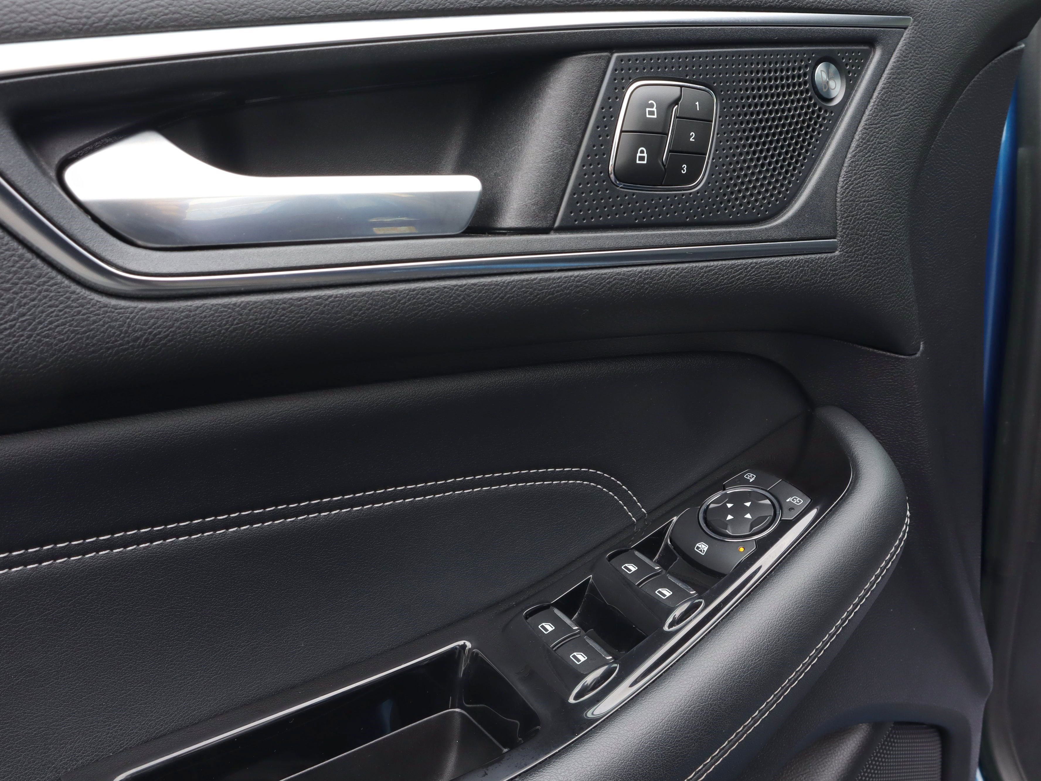 Used 2020 Ford Edge Titanium image 23