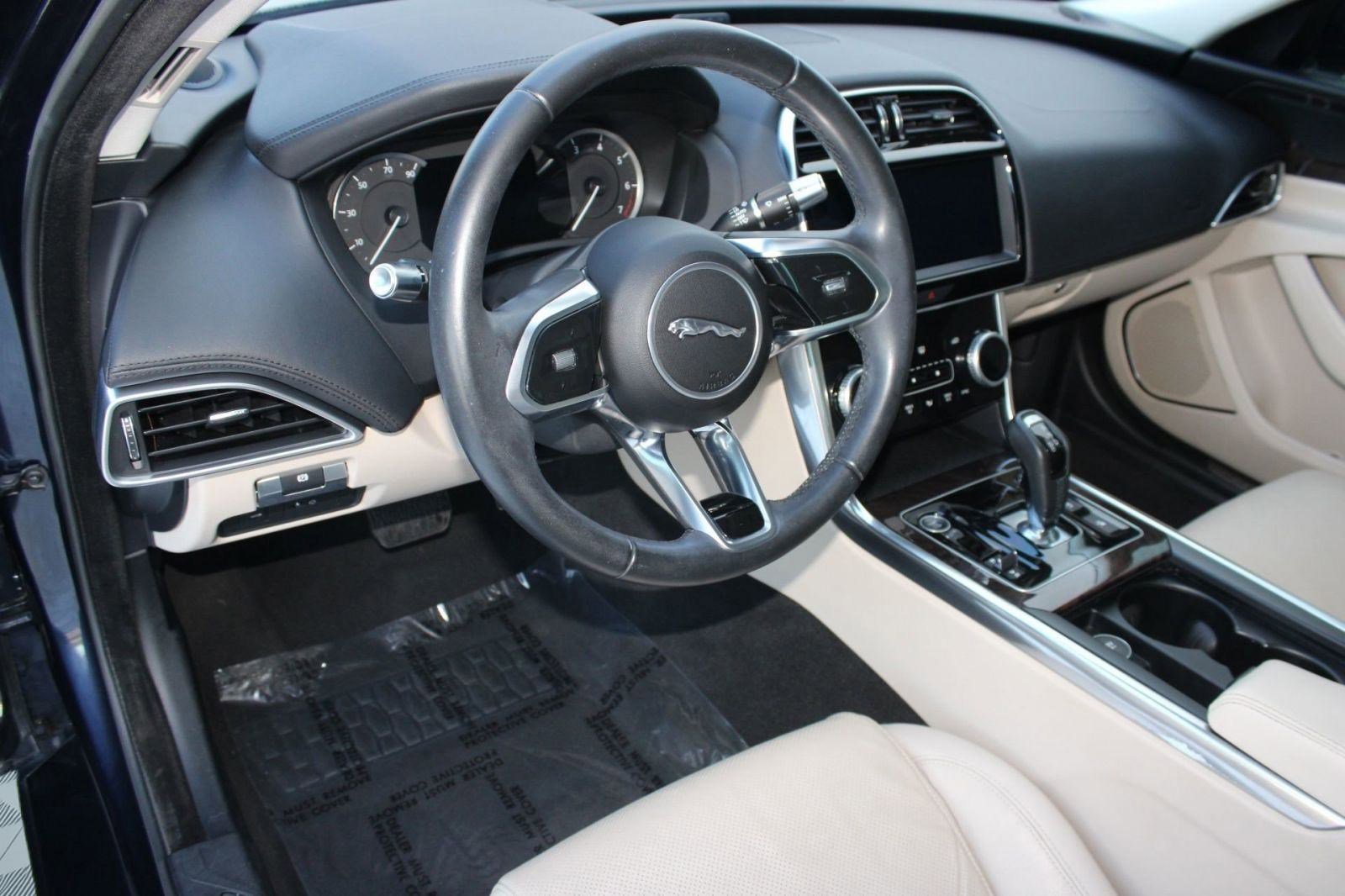 Used 2020 Jaguar XE S image 4