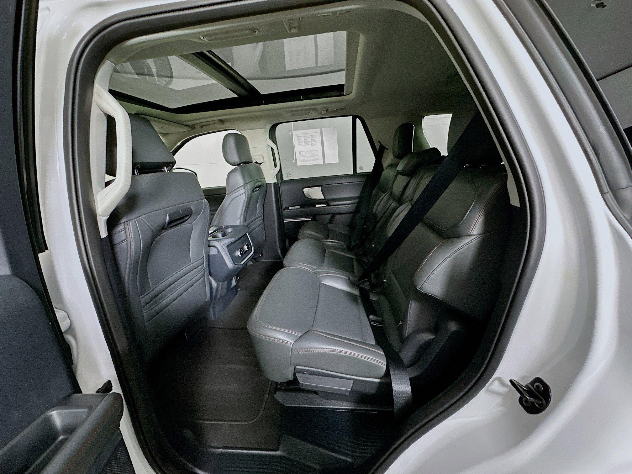 Used 2025 Ford Expedition Active image 27
