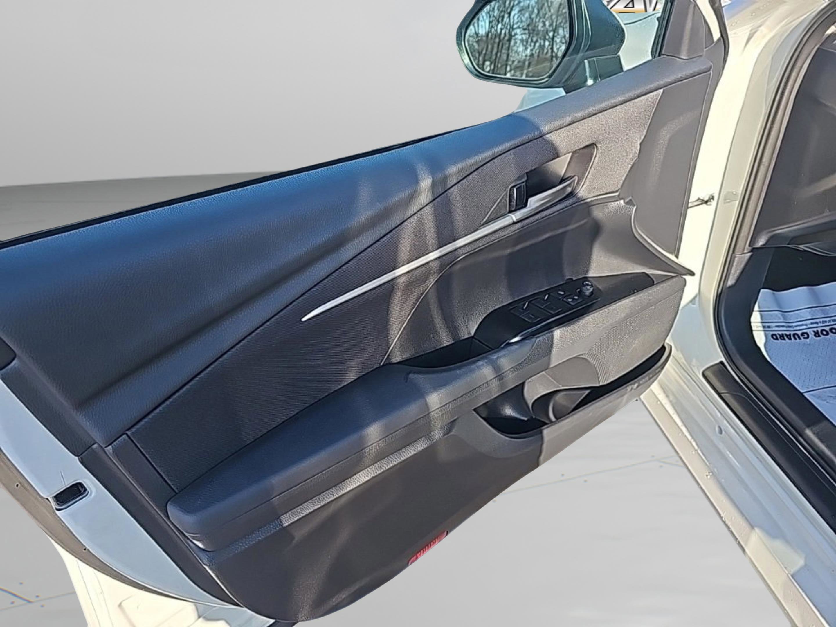 Used 2025 Toyota Camry LE image 27