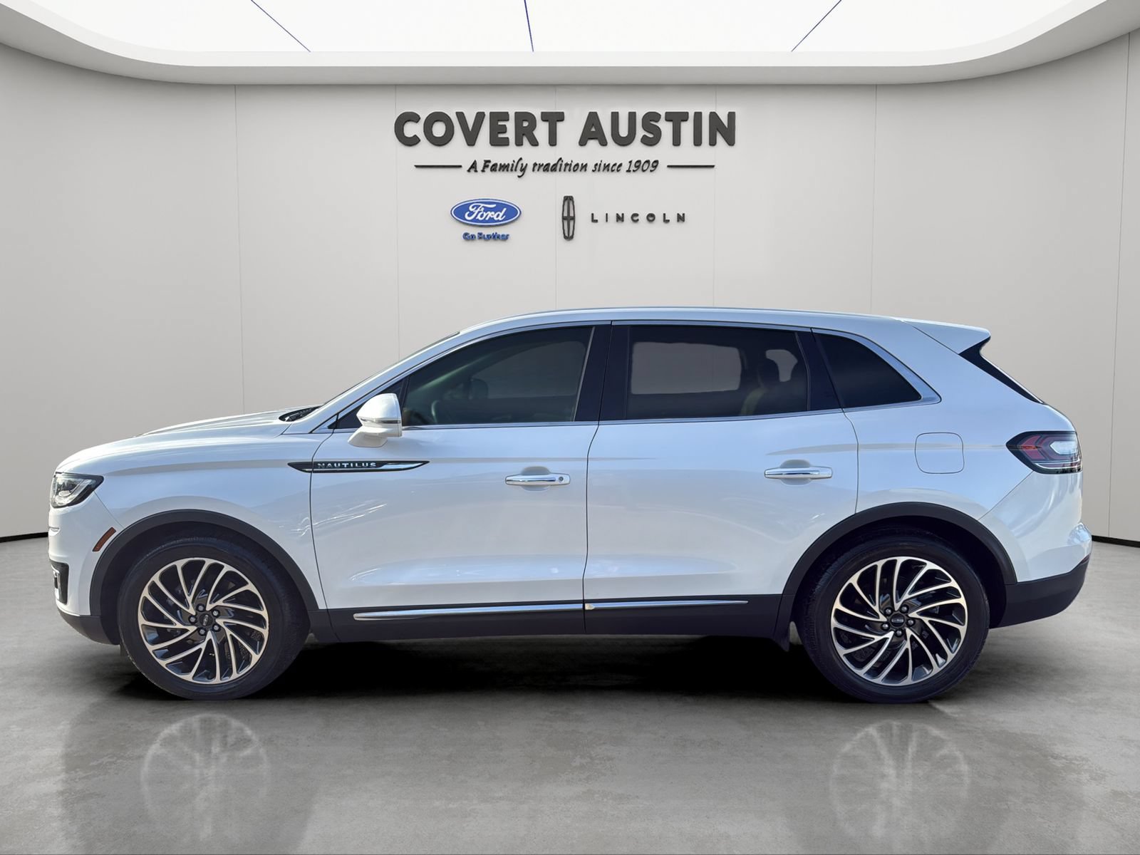 Used 2019 Lincoln Nautilus Reserve w/ Cargo Utility Package FWD image 2