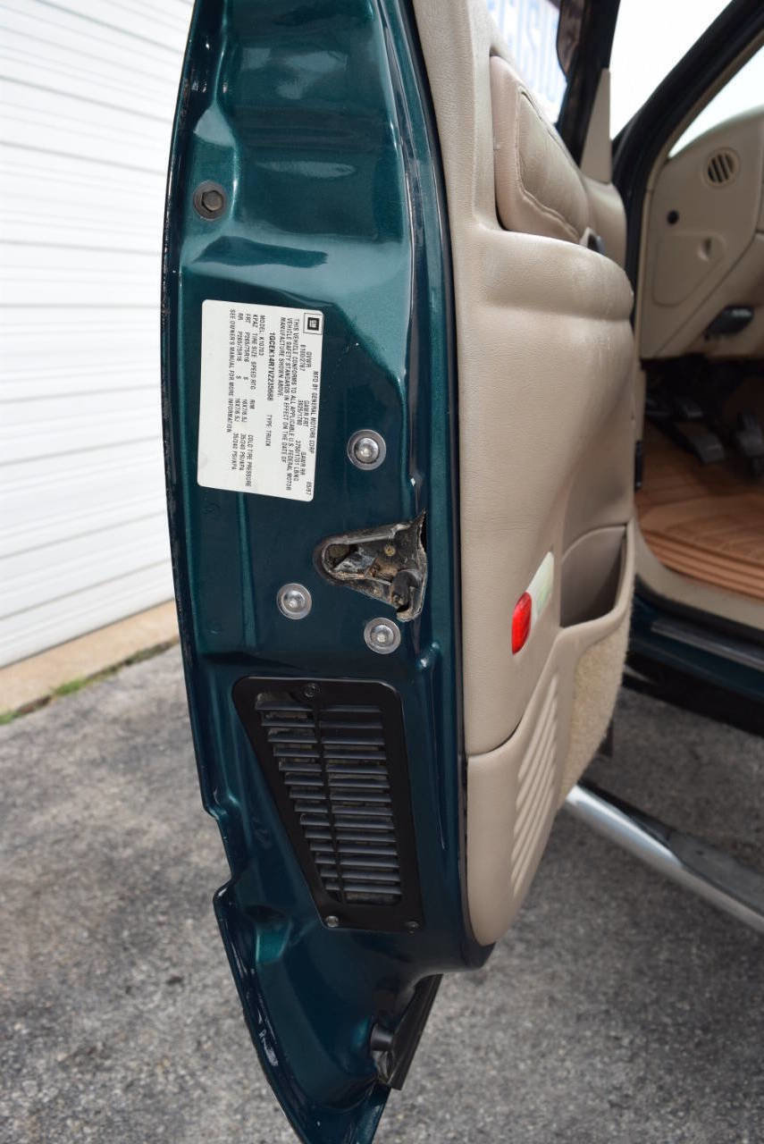 Used 1997 Chevrolet Silverado 1500 4x4 Regular Cab w/ Preferred Equipment Group 2 image 43