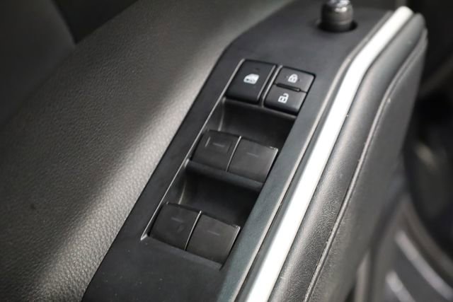 Used 2021 Toyota Highlander XLE image 17