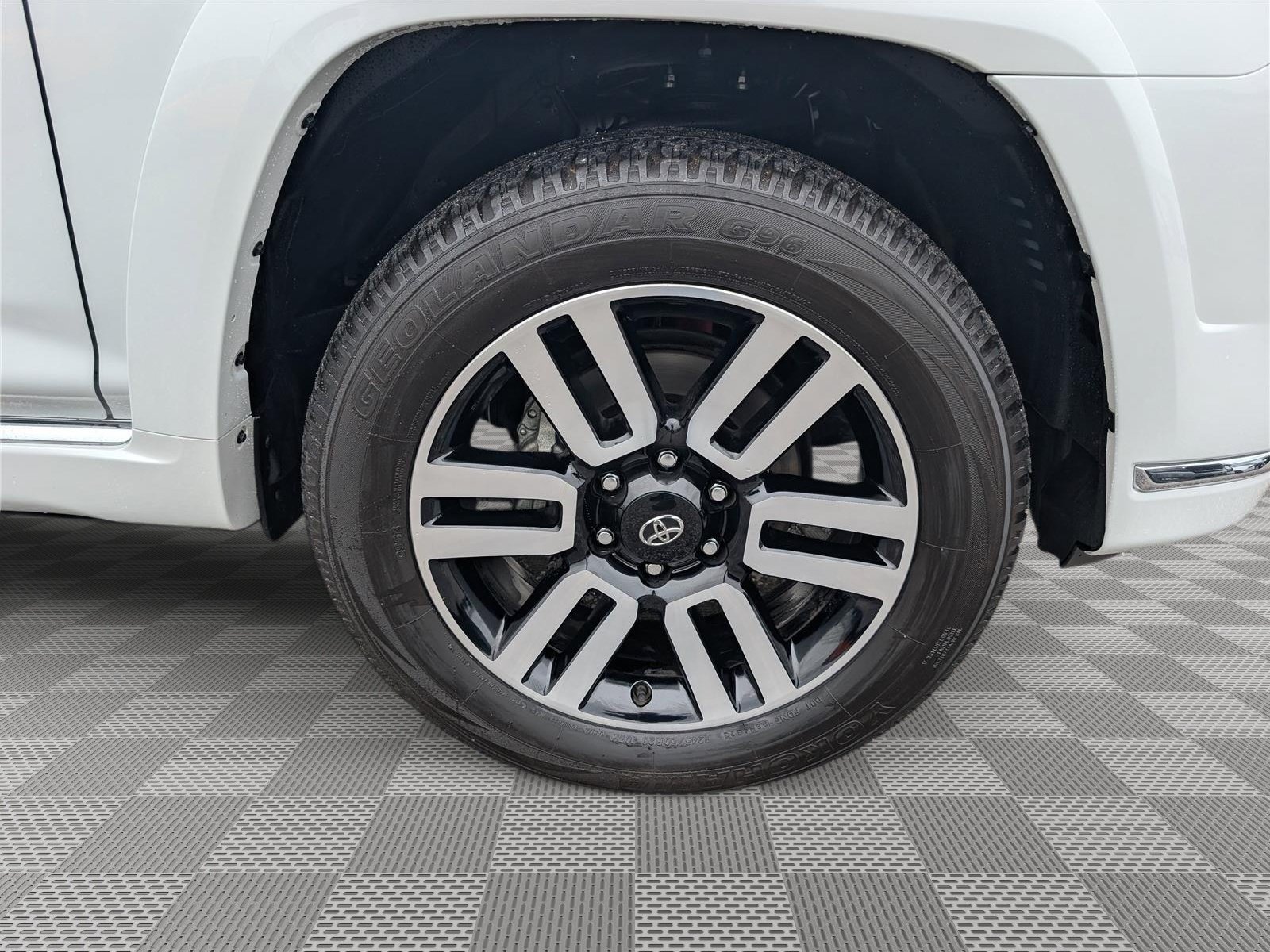 Used 2024 Toyota 4Runner Limited AWD/4WD image 9