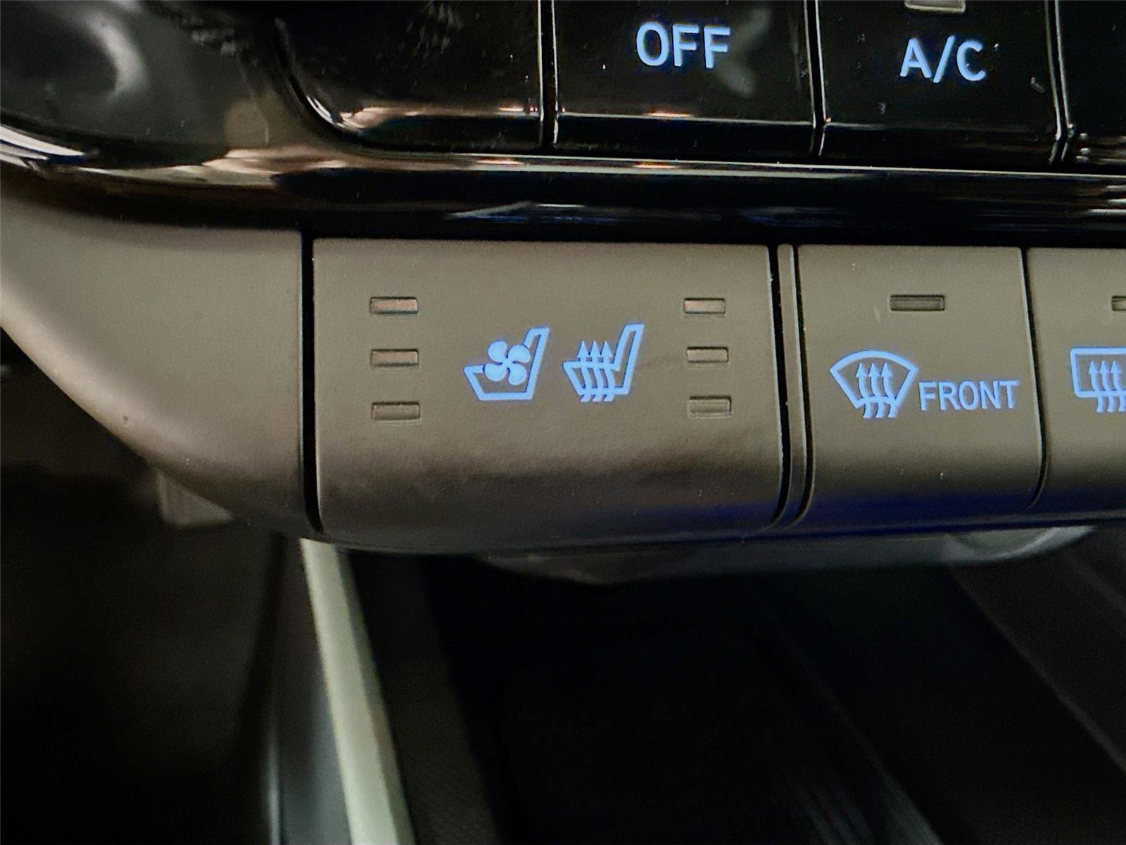Used 2025 Hyundai Elantra Limited FWD image 16
