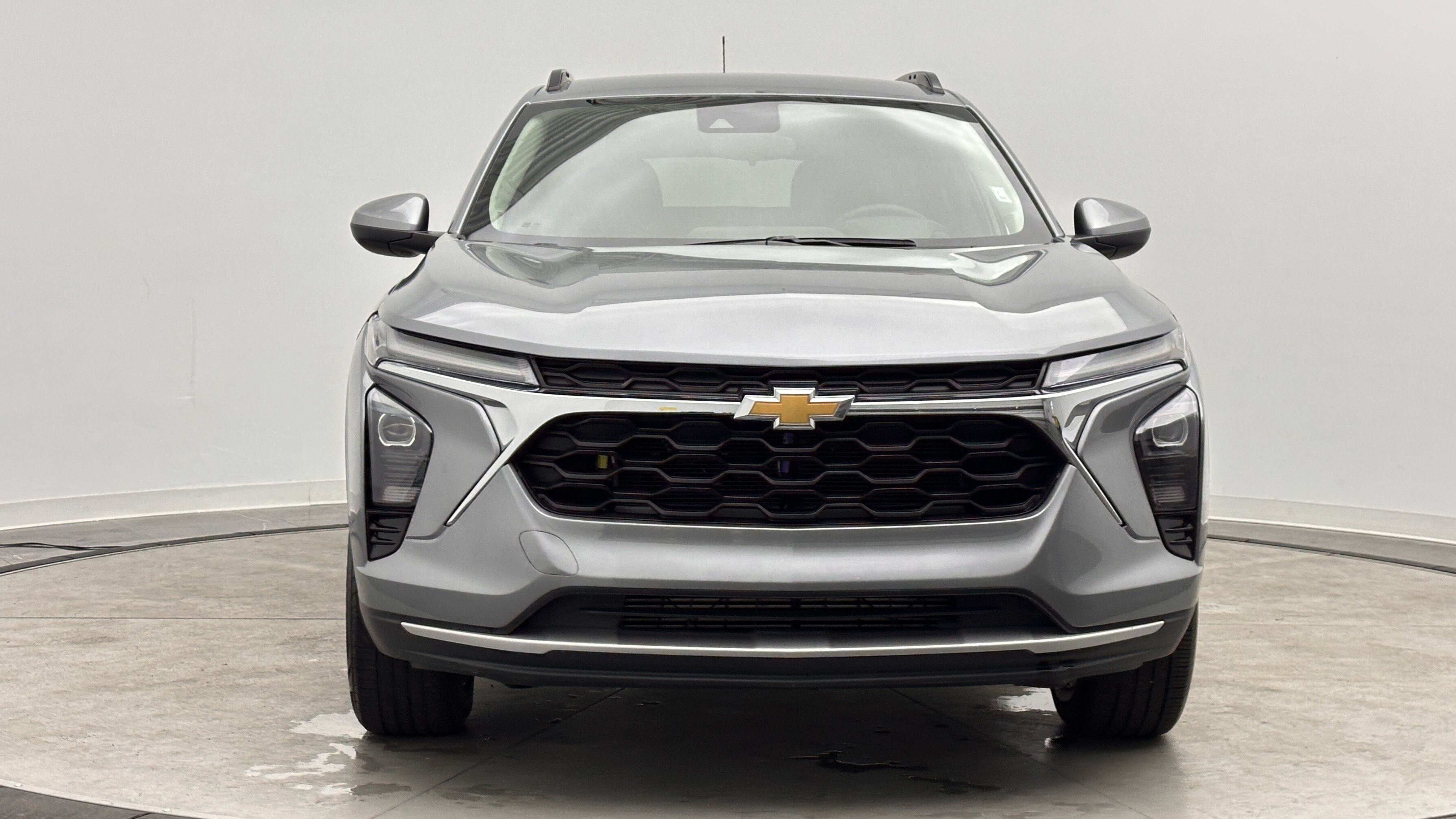 Used 2025 Chevrolet Trax LT w/ LT Convenience Package FWD image 2