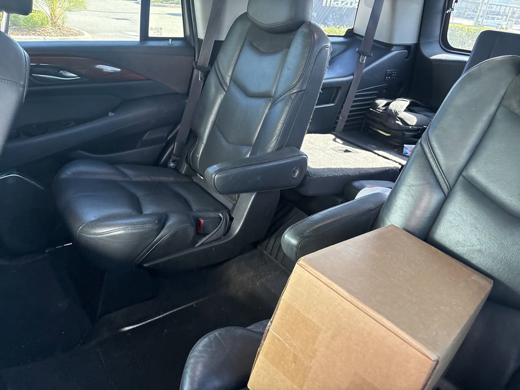 Used 2017 Cadillac Escalade Premium Luxury RWD image 8