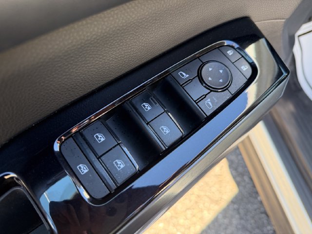 Used 2023 Nissan Pathfinder SL AWD/4WD image 17