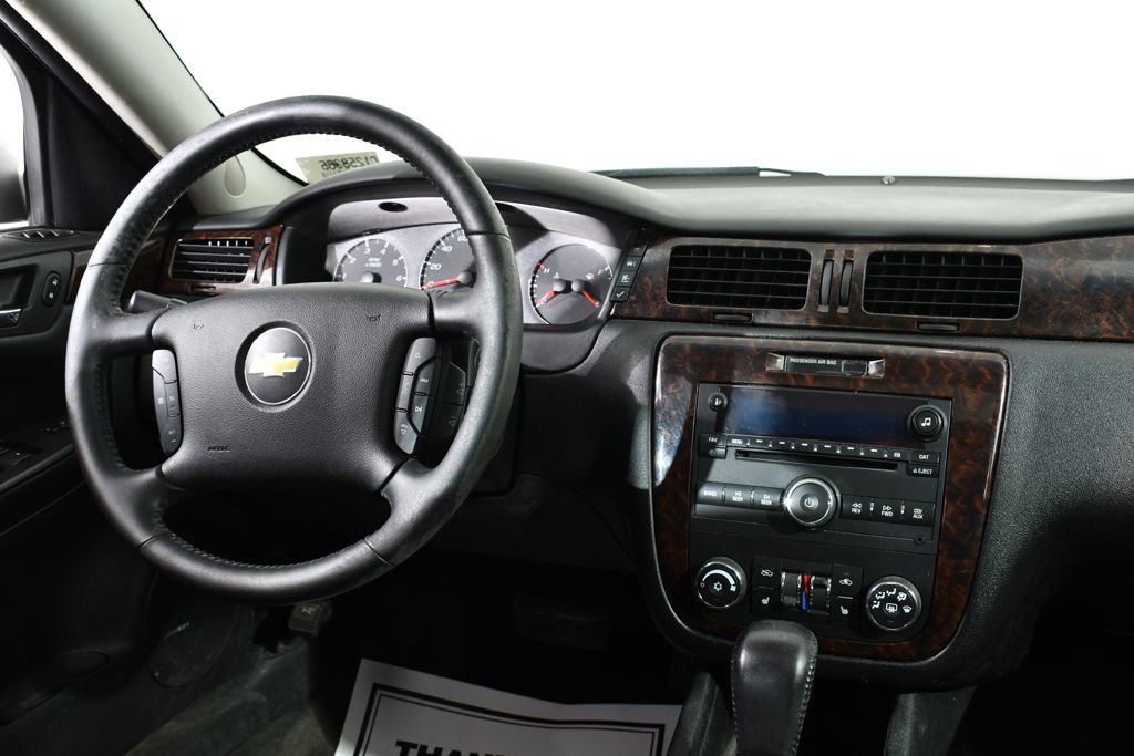 Used 2012 Chevrolet Impala LTZ FWD image 8