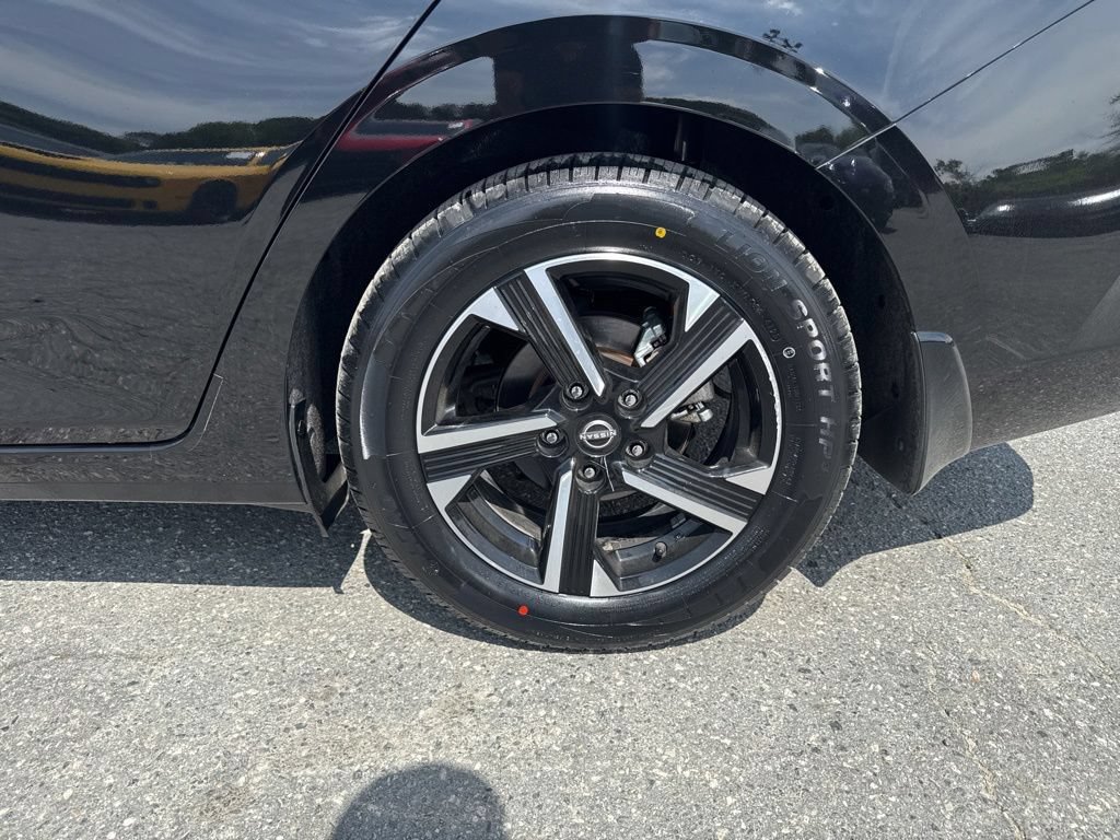 Used 2025 Nissan Sentra SV FWD image 26
