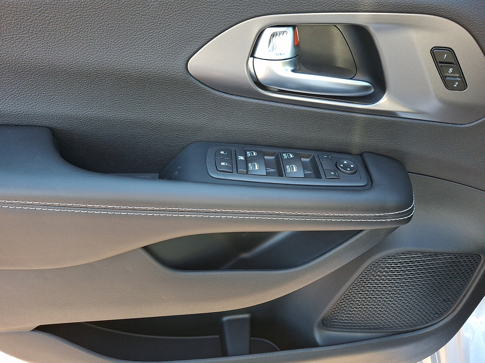 New 2026 Chrysler Pacifica Select FWD image 8