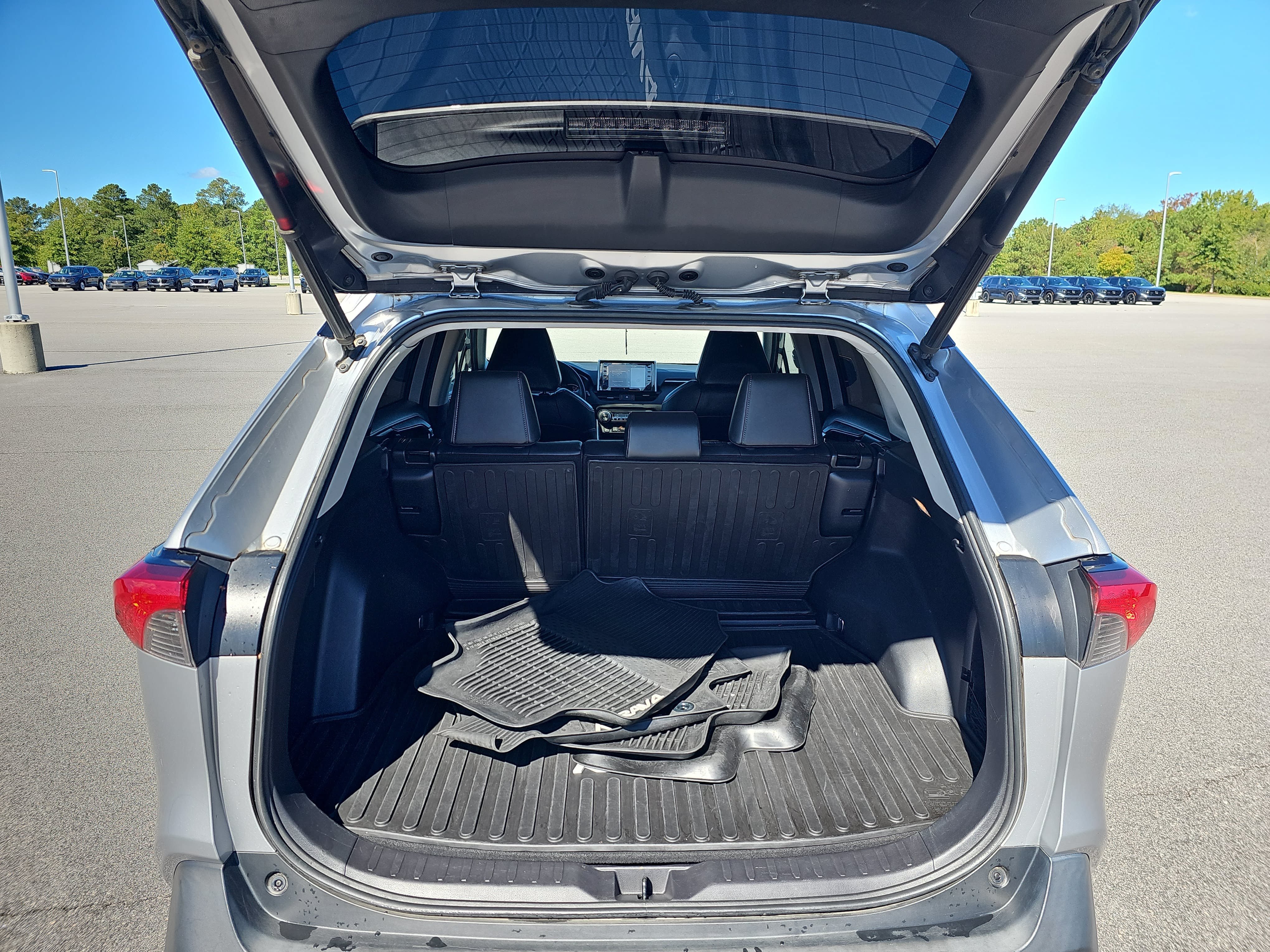 Used 2019 Toyota RAV4 Limited FWD image 13