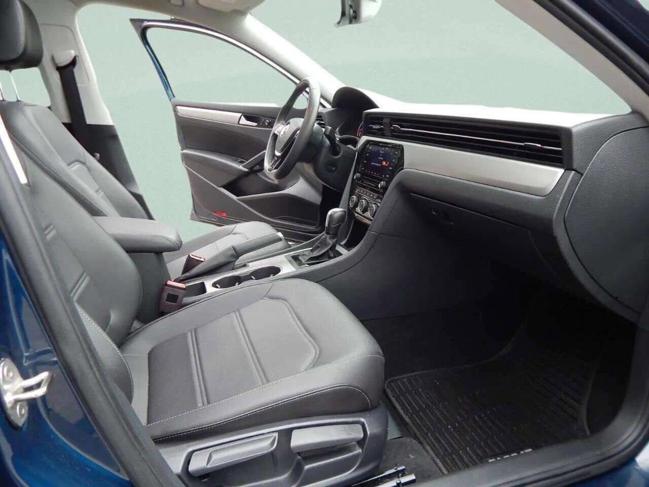 Used 2022 Volkswagen Passat 2.0T SE image 38