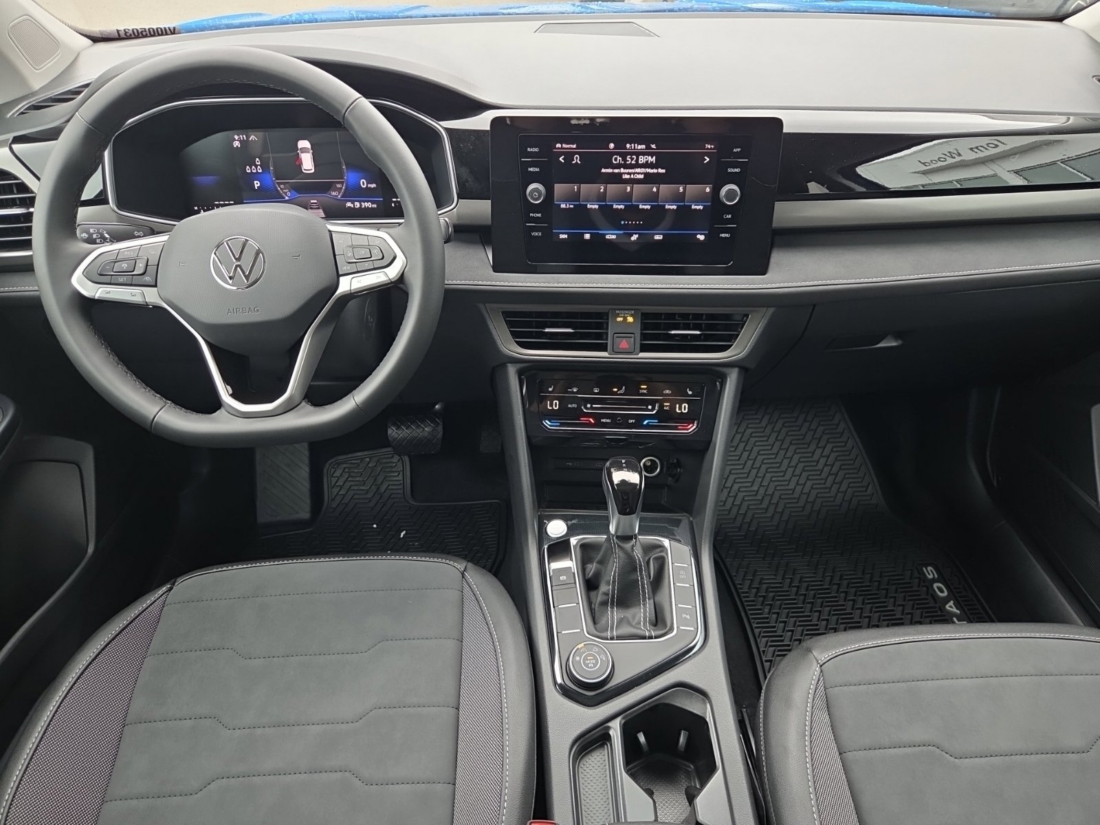 New 2027 Volkswagen Taos SE AWD/4WD image 22