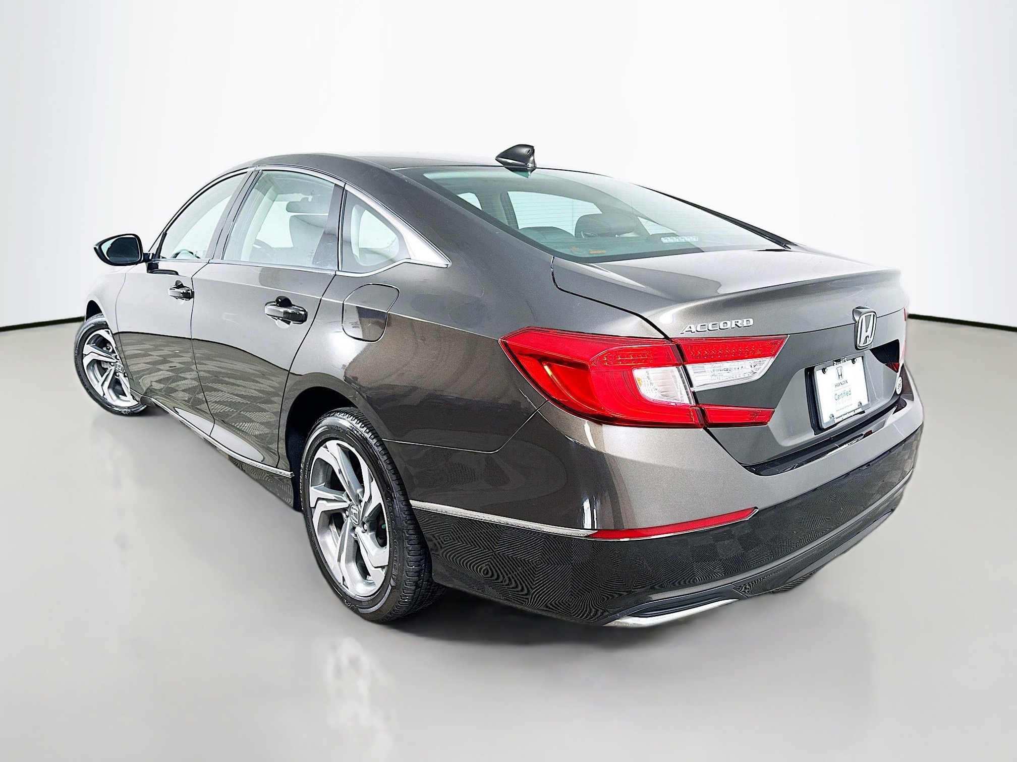 Used 2018 Honda Accord EX image 5