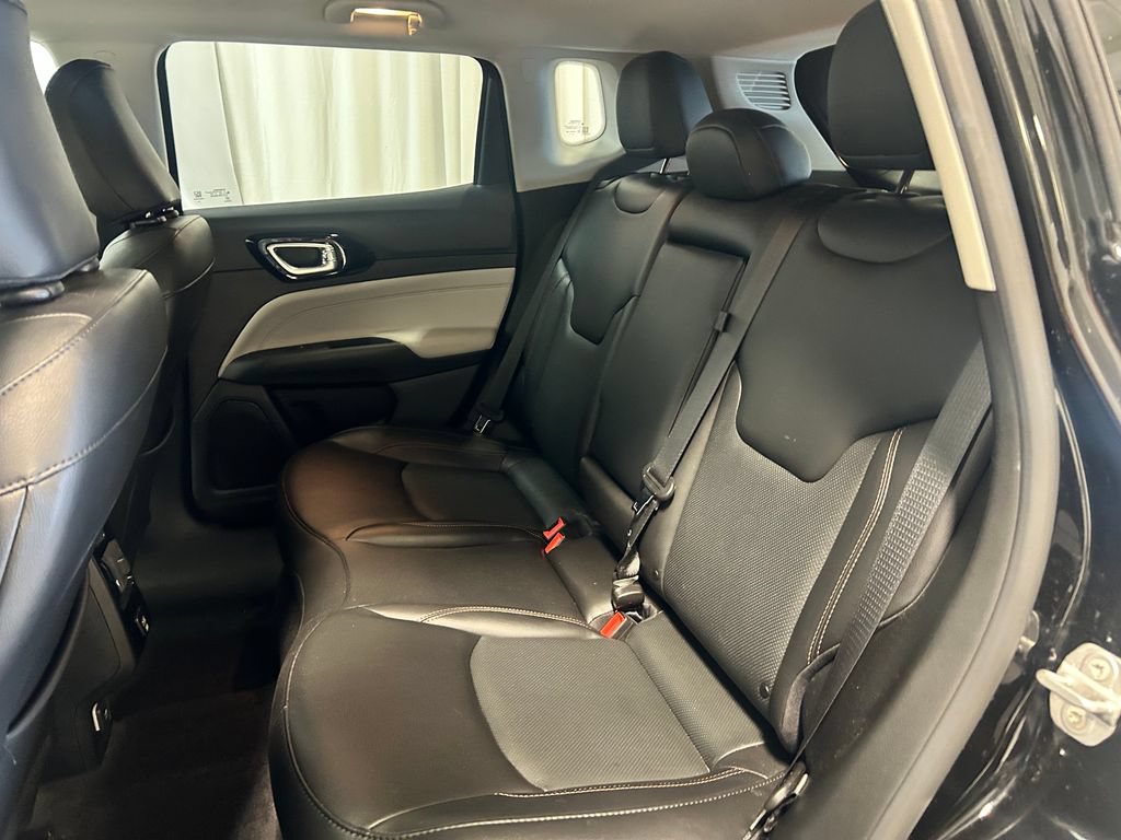 Used 2022 Jeep Compass Limited AWD/4WD image 16