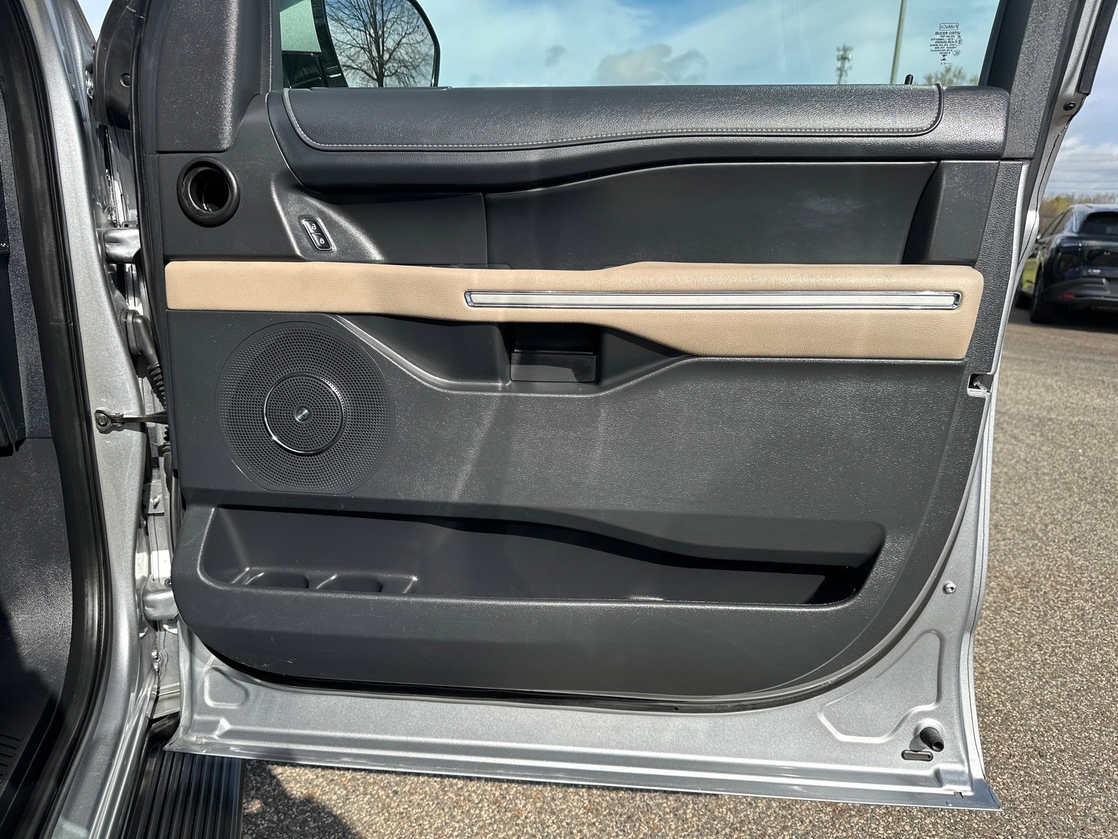 Used 2024 Ford Expedition Max Limited image 14