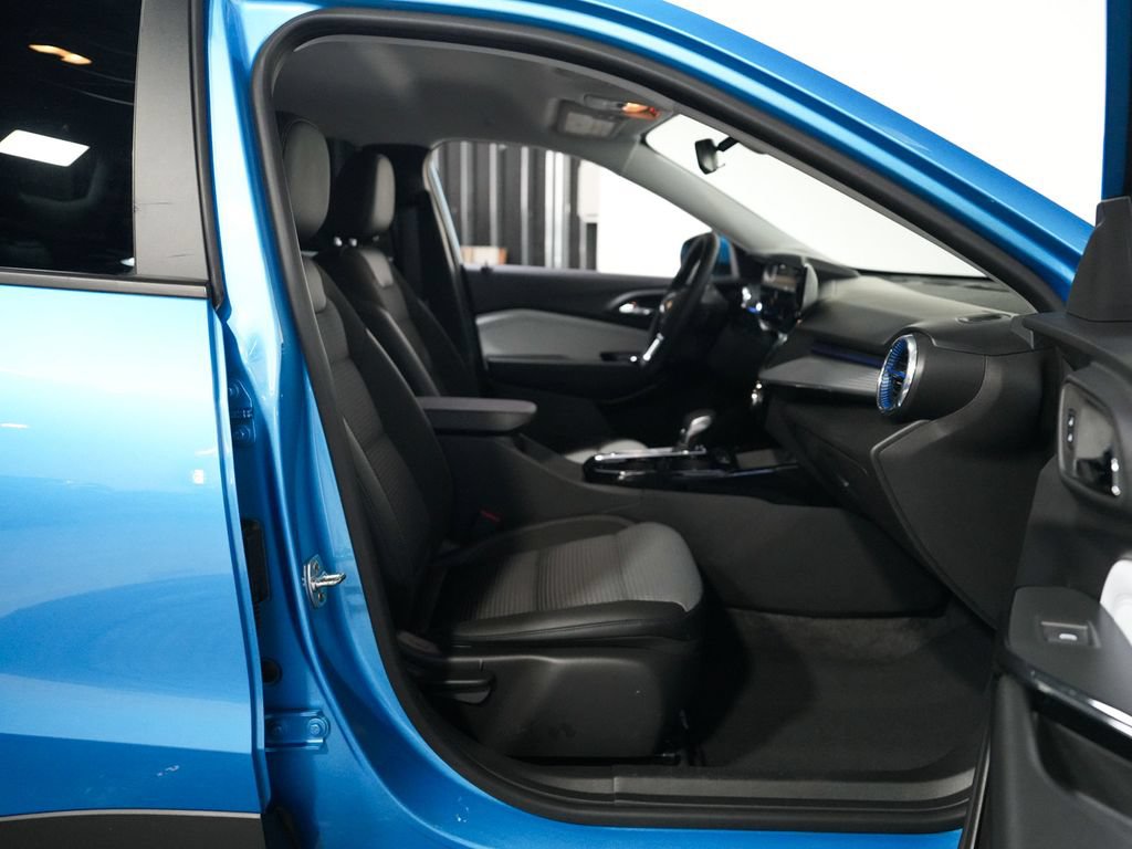 Used 2025 Chevrolet Trax LT w/ Driver Confidence Package FWD image 33