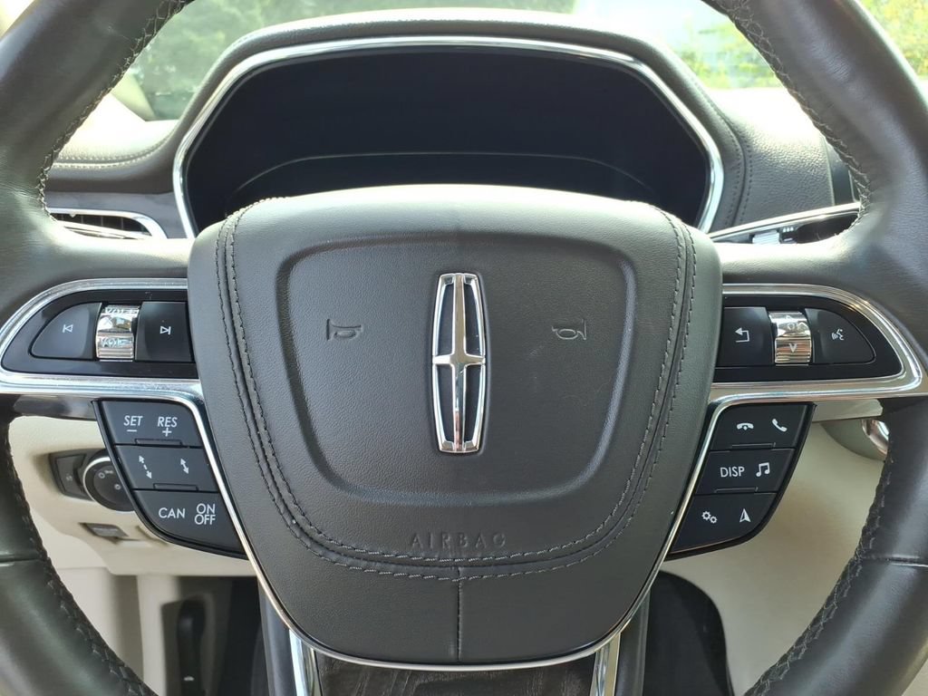 Used 2019 Lincoln Continental Select AWD/4WD image 5